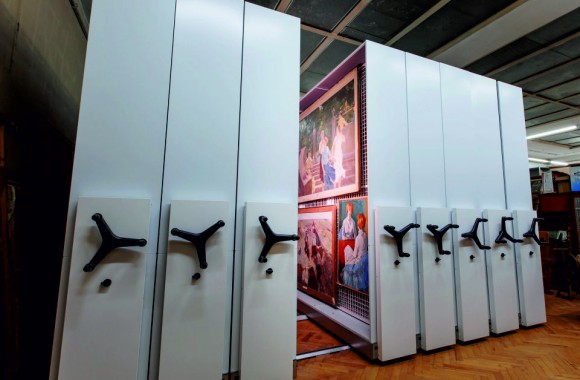 Стеллажи с сетками для картин и икон