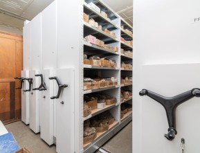 Стеллажи для хранения ценных природных минералов