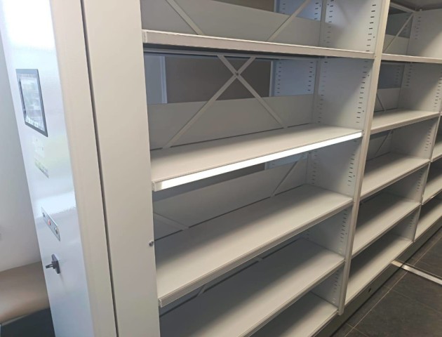 стеллажи с электроприводом и подсветкой полок