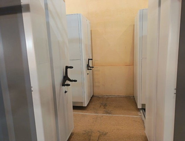 Передвижные стеллажи закрытые дверями