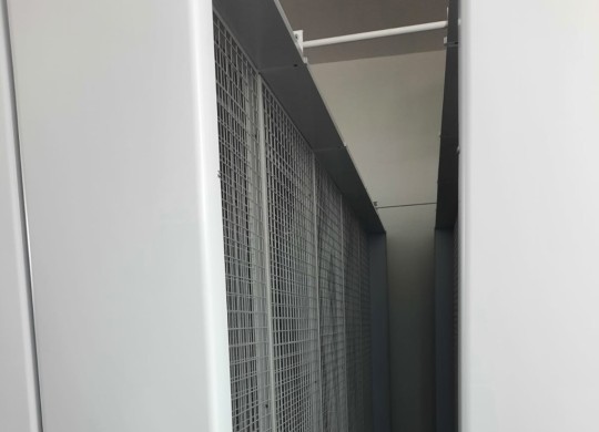 Двухсторонние мобильные стеллажи с сетками